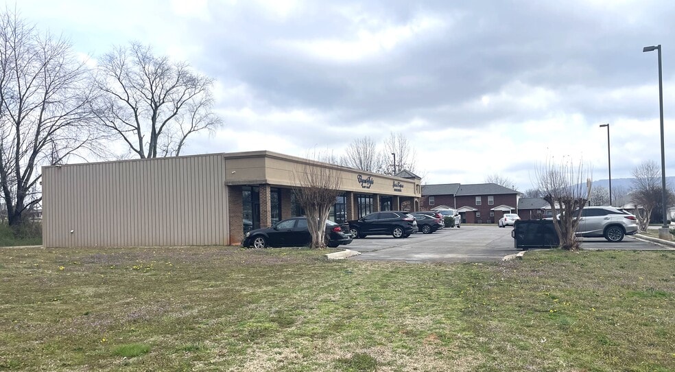 More Photos Of 2055 Blue Spring Rd, Huntsville Storefront Retail Office For Sale