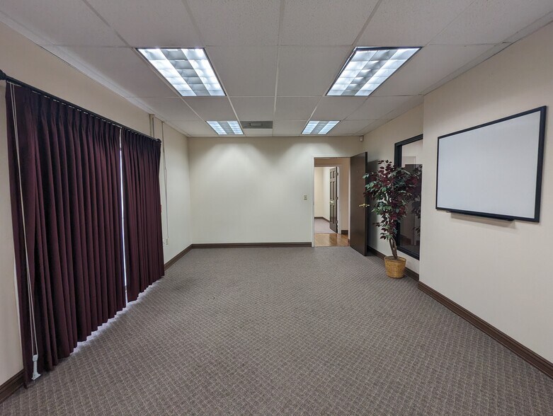 More Photos Of 2660 Sweetgum Ln, Beaumont Office For Sale