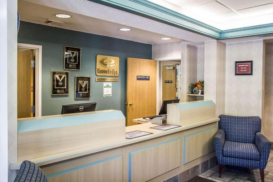 More Photos Of 11237 Shaw Ave, Meadville Hotel For Sale