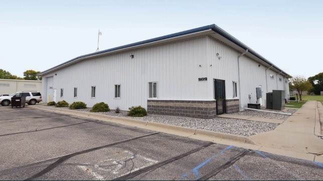 Primary Photo Of 909 34th St N, Fargo Warehouse For Lease