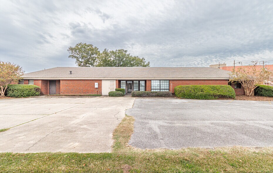 Primary Photo Of 398 Hart Street, Monroe Medical For Lease