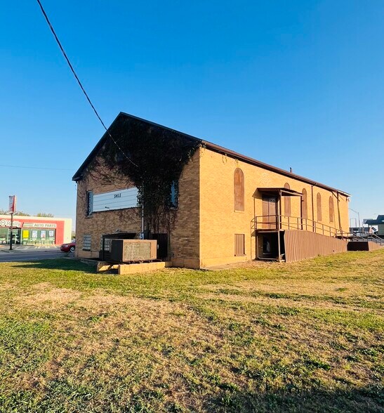 More Photos Of 104 W Walnut Ave, Seminole Religious Facility For Sale