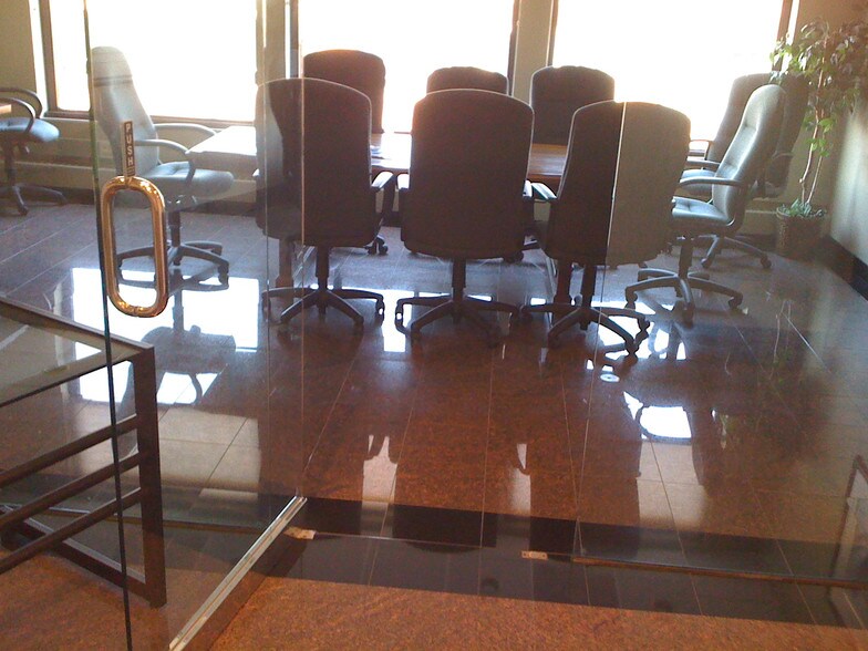 More Photos Of 6650 N Northwest Hwy, Chicago Office For Lease