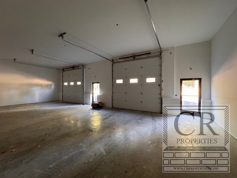 More Photos Of 33 Middlebush Rd, Wappingers Falls Warehouse For Lease