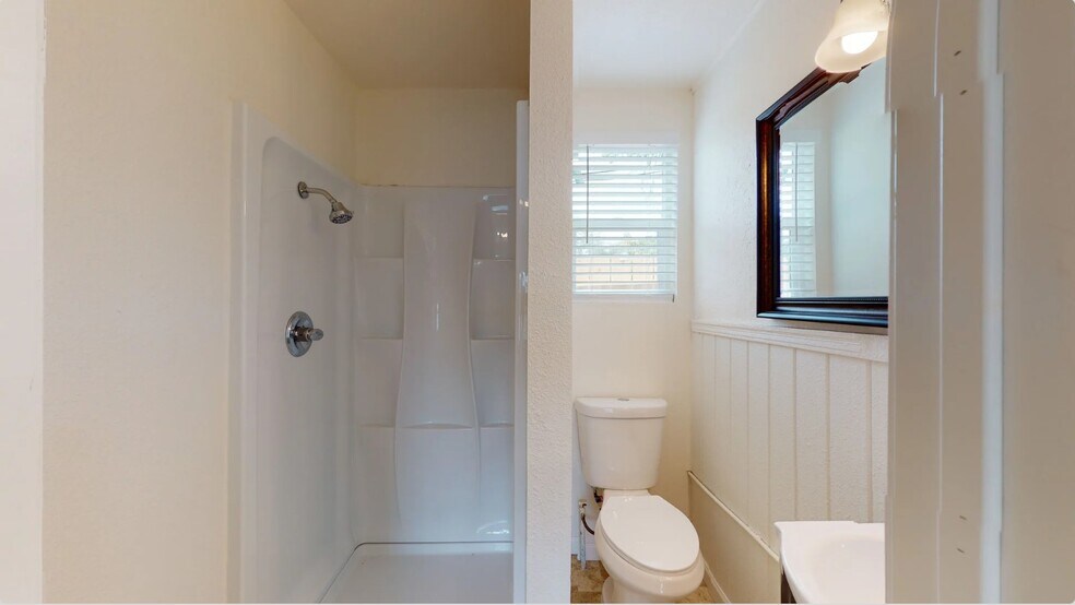 More Photos Of 2715 Twin View Blvd, Shasta Lake Multifamily For Sale