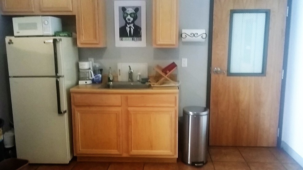 More Photos Of 2350 Fox Rd, Santa Fe Warehouse For Lease