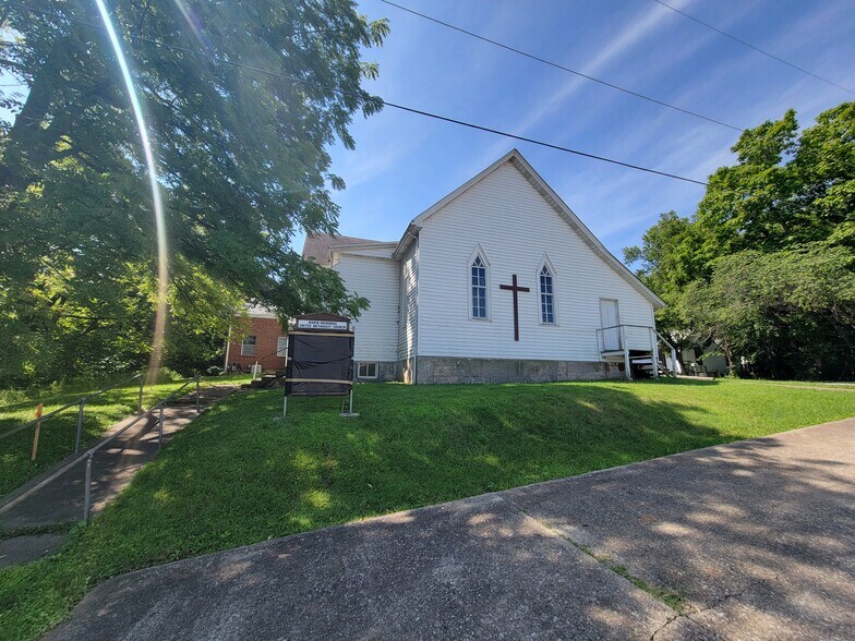 More Photos Of 228 Church St, Winfield Religious Facility For Sale