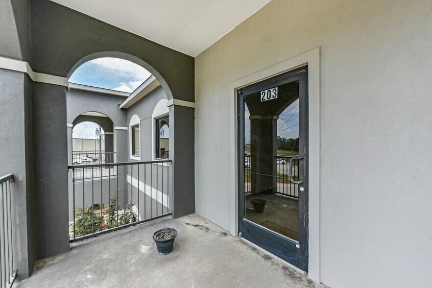 More Photos Of 20550 Townsen Blvd, Humble Loft Creative Space For Sale