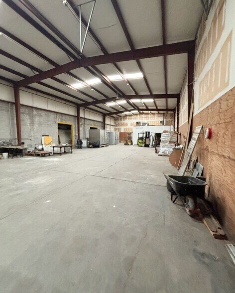 More Photos Of 121 Virginia St NE, Albuquerque Light Distribution For Sale