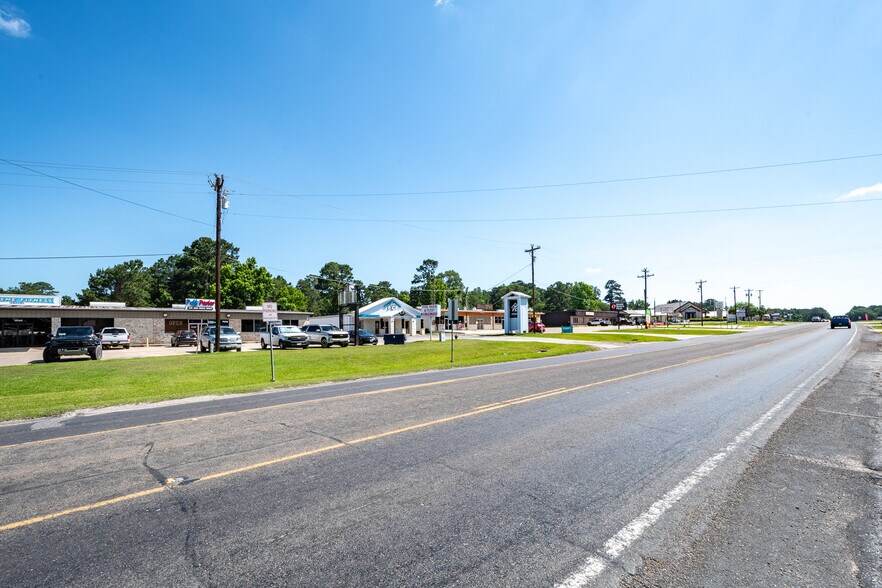 More Photos Of 14310 US-190, Onalaska General Retail For Sale