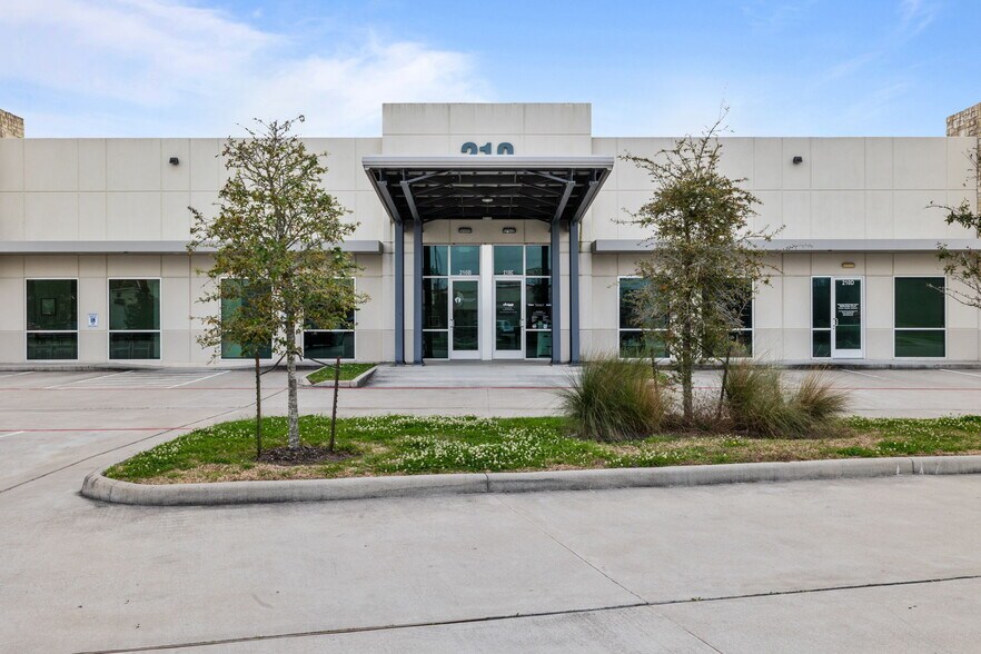 More Photos Of 210 Genesis Blvd, Webster Office For Sale