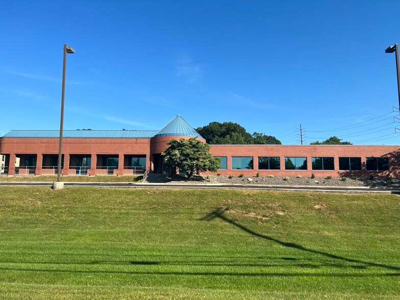 More Photos Of 5021 Louise Dr, Mechanicsburg Office For Sale