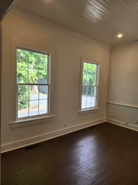 More Photos Of 206-208 W Richardson Ave, Summerville Freestanding For Lease