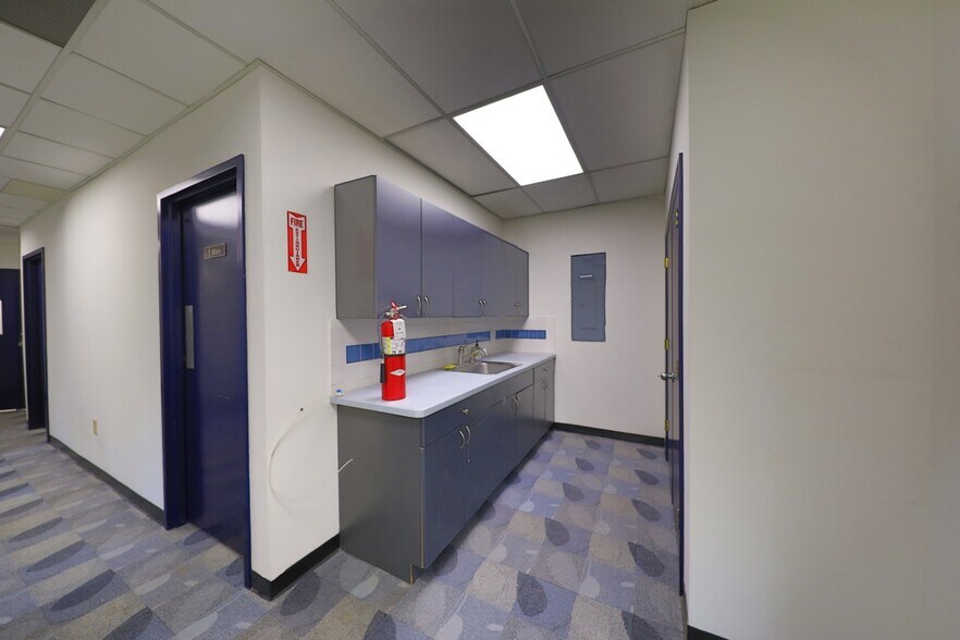 More Photos Of 999 Willow Grove St, Hackettstown Warehouse For Lease