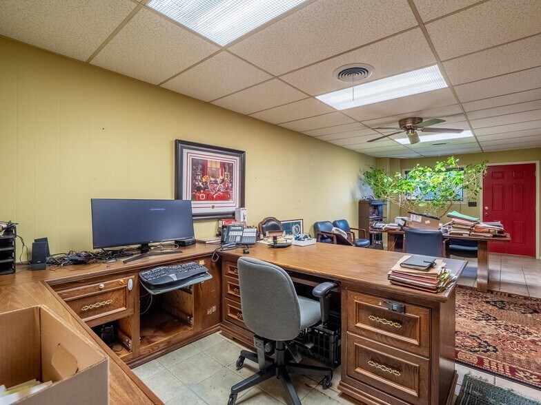 More Photos Of 15 Carl Albert, Mcalester Office For Sale