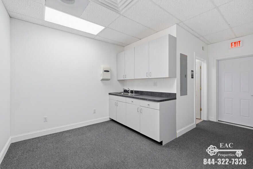 More Photos Of 238 Monroe Tpke, Monroe Medical For Lease