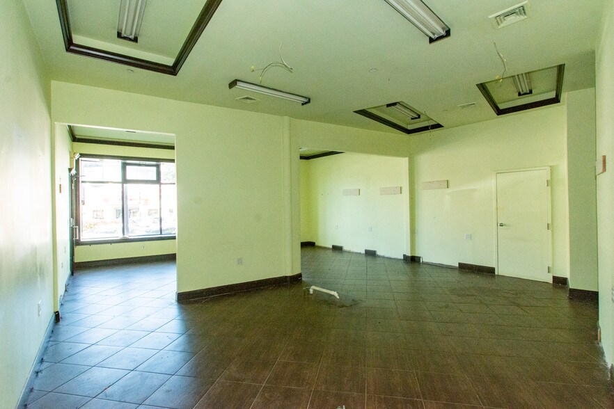 More Photos Of 975-977 Saratoga St, Boston Storefront Retail Office For Lease