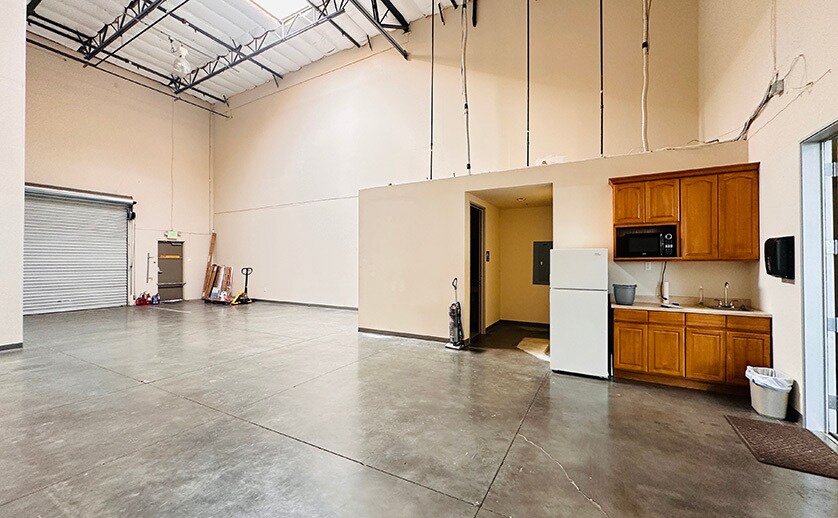More Photos Of 2720-2734 Bayview Dr, Fremont Research And Development For Lease