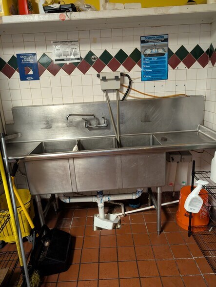 More Photos Of 14708 Hiram Clarke Rd, Houston General Retail For Lease