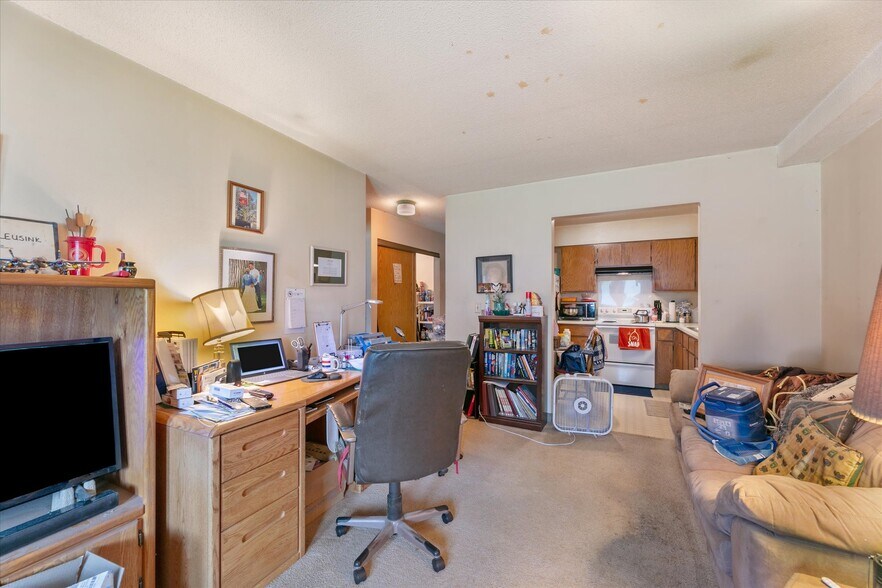 More Photos Of 23 Neptune St N, Cosmos Apartments For Sale