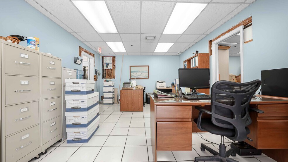 More Photos Of 7450 NW 41st St, Miami Manufacturing For Sale