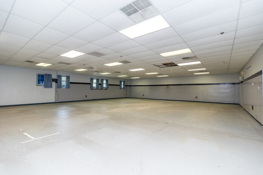 More Photos Of 2047 Bridge Rd, Schwenksville Office For Lease