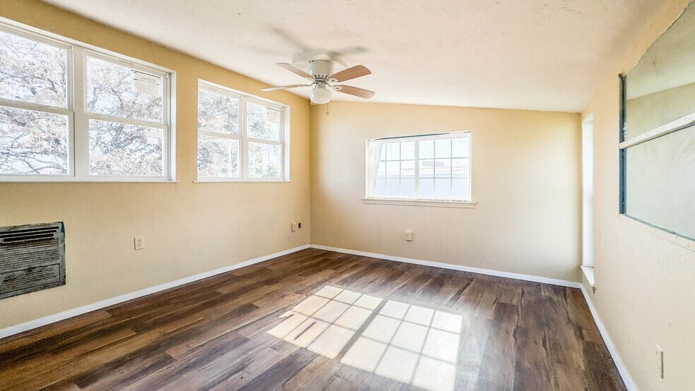 More Photos Of 719 E Highway 67, Duncanville Industrial For Sale