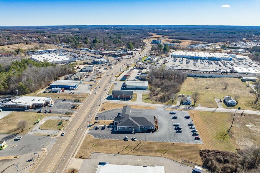 More Photos Of 1102 Mineral Wells Ave, Paris Office For Sale