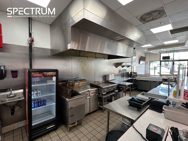 More Photos Of 21514-21534 Devonshire St, Chatsworth Storefront For Lease