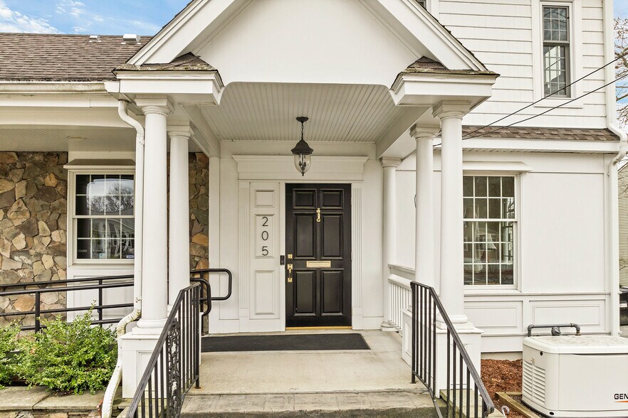More Photos Of 205 Chelmsford St, Chelmsford Office Residential For Sale