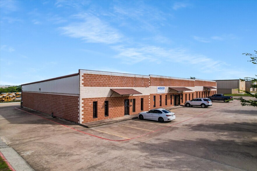 More Photos Of 13630 Immanuel Rd, Pflugerville Light Manufacturing For Lease