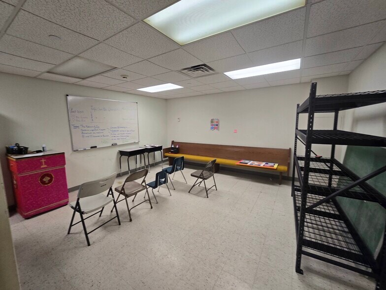 More Photos Of 2966 Crompond Rd, Yorktown Heights Schools For Lease