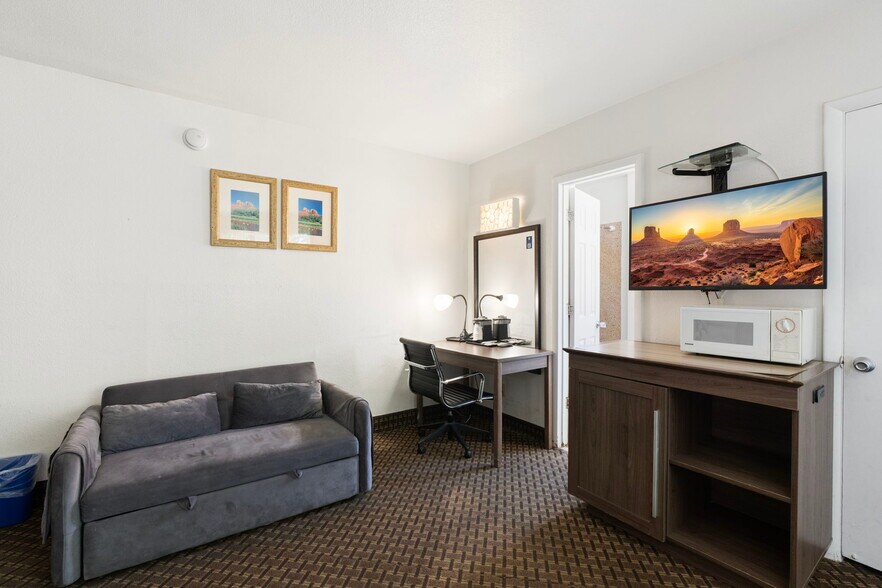 More Photos Of 430 E Route 66, Williams Hotel For Sale