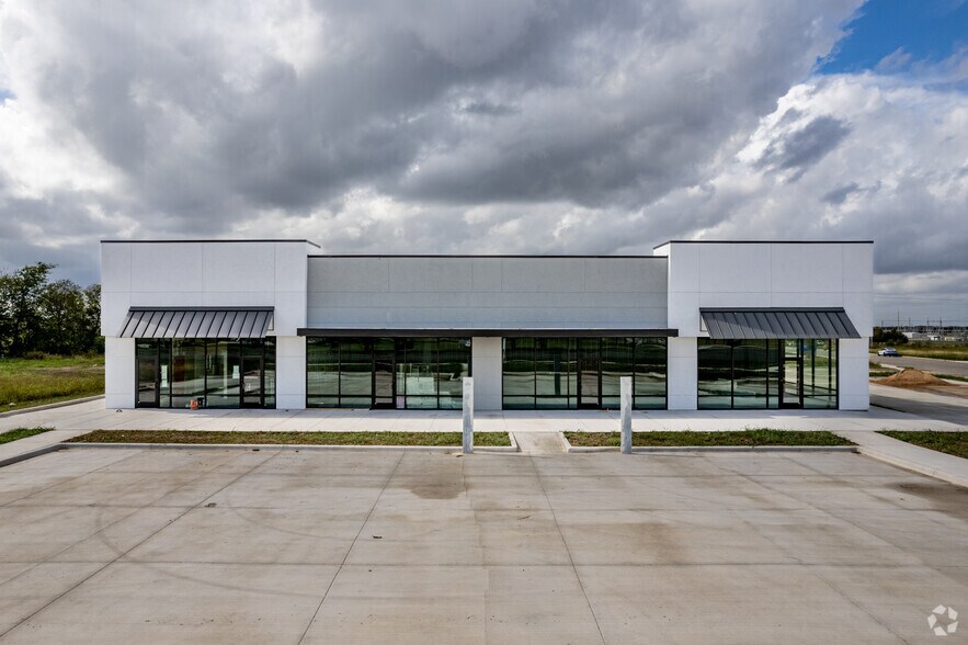 More Photos Of State Hwy 46 & Best Dr, Seguin General Retail For Lease