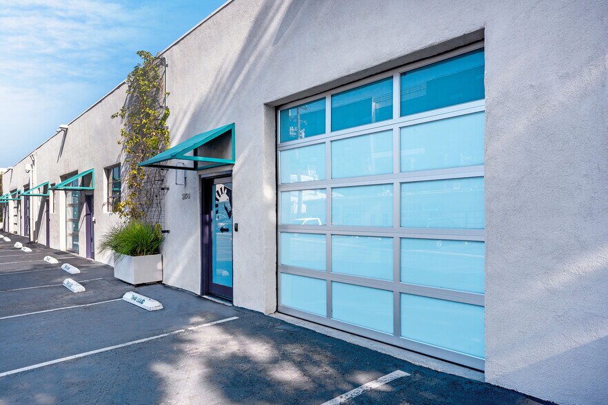 More Photos Of 2842-2912 Colorado Ave, Santa Monica Flex For Lease