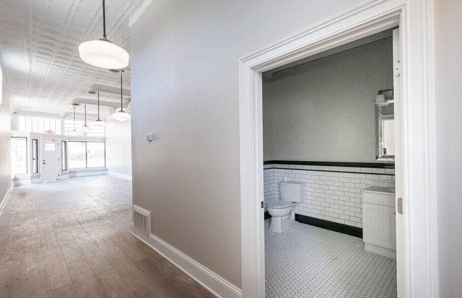 More Photos Of 1940 Harvard Dr, Louisville Storefront For Lease