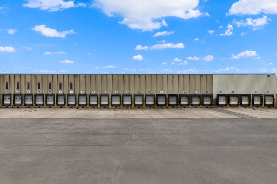 More Photos Of 7245 Henry Clay Blvd, Liverpool Distribution For Lease