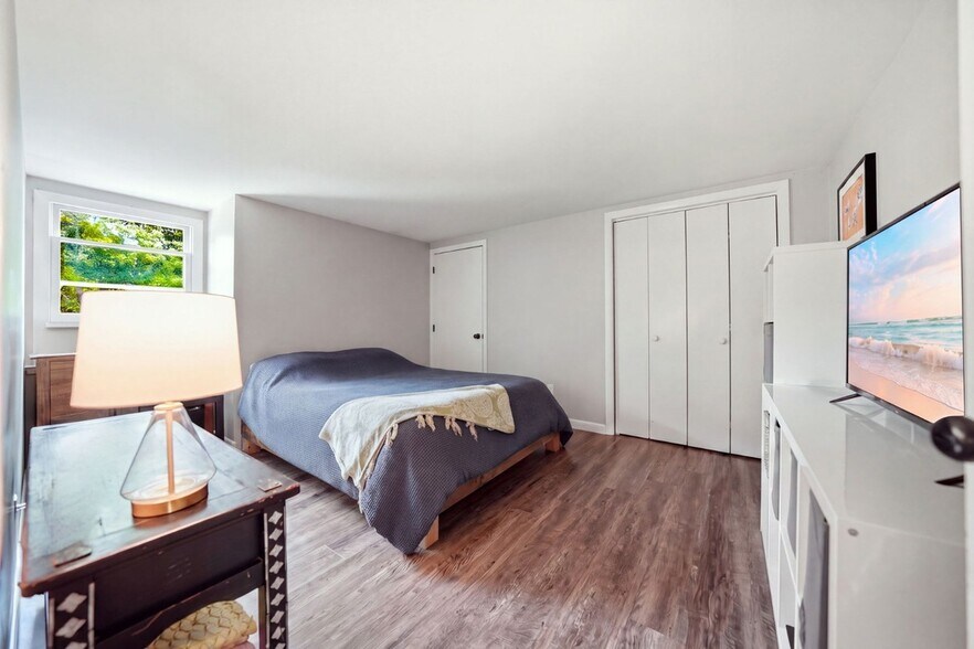 More Photos Of 148 Katama Rd, Edgartown Flex For Sale