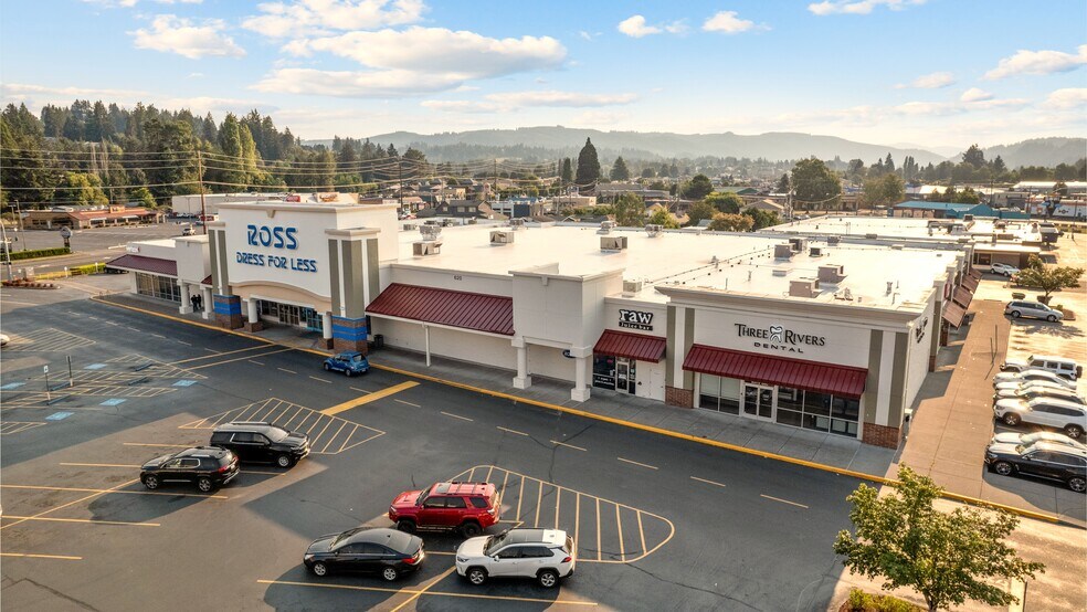 More Photos Of 200 Triangle Ctr, Longview Unknown For Lease