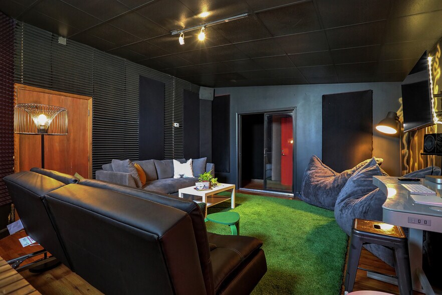 More Photos Of 2258 Young Ave, Memphis Loft Creative Space For Sale