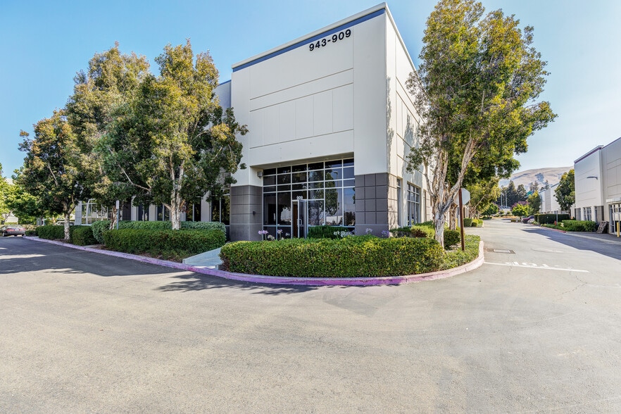 More Photos Of 909-943 Corporate Way, Fremont Research And Development For Lease