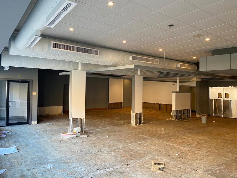 More Photos Of 101-107 N Oak Park Ave, Oak Park General Retail For Sale