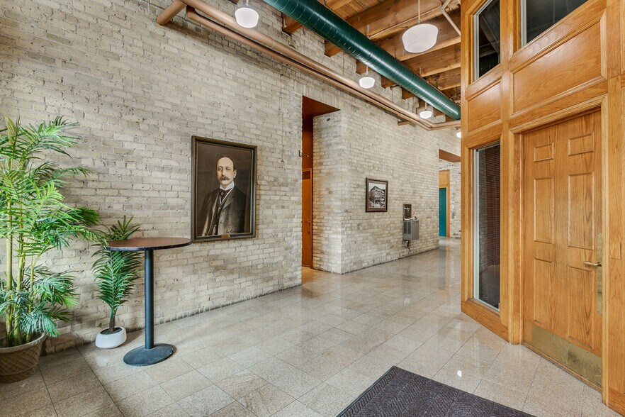 More Photos Of 413 Wacouta St, Saint Paul Office Residential For Lease