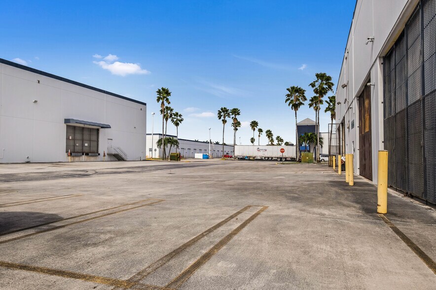 More Photos Of 7620 NW 25th St, Miami Distribution For Lease