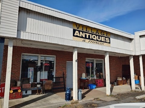 More Photos Of 803 Main St E, Oak Hill Unknown For Lease