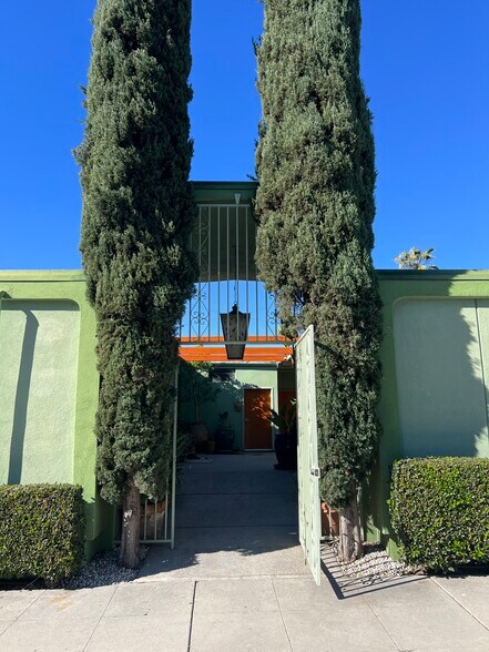 Primary Photo Of 10700 Burbank Blvd, North Hollywood Medical For Lease