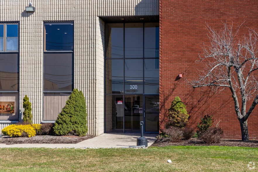 More Photos Of 300 McGaw Dr, Edison Warehouse For Sale