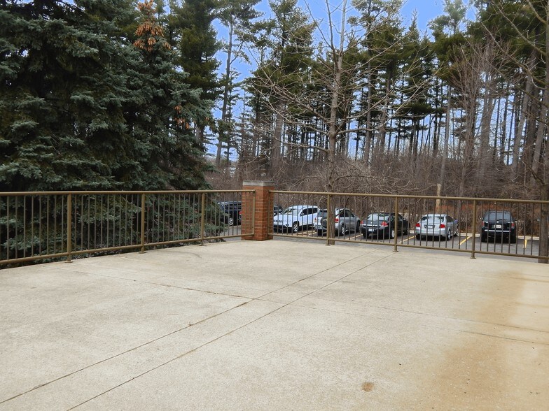 More Photos Of 8451 Boulder Ct, Commerce Township Office For Lease