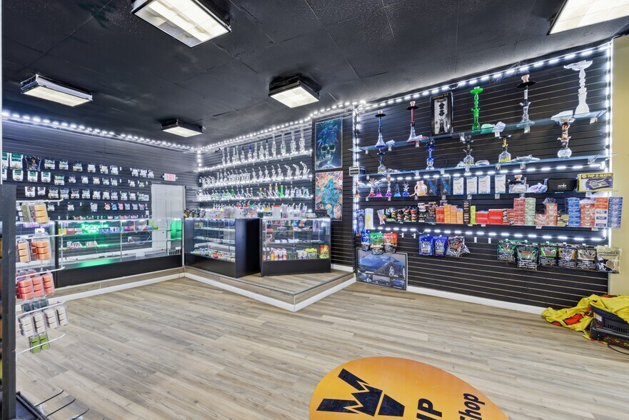 More Photos Of 4413 Glenway Ave, Cincinnati Storefront For Sale