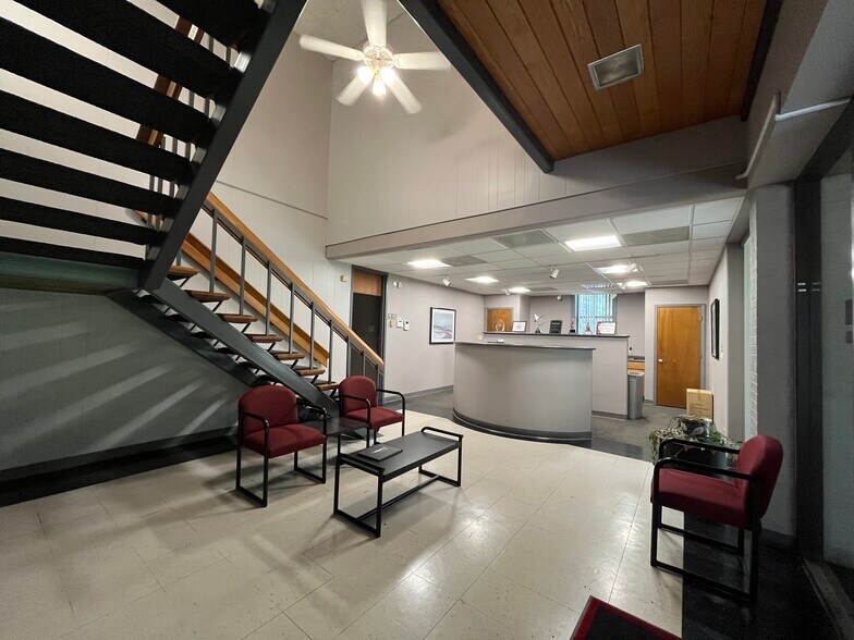 More Photos Of 6415 Lakeview Rd, Charlotte Unknown For Lease